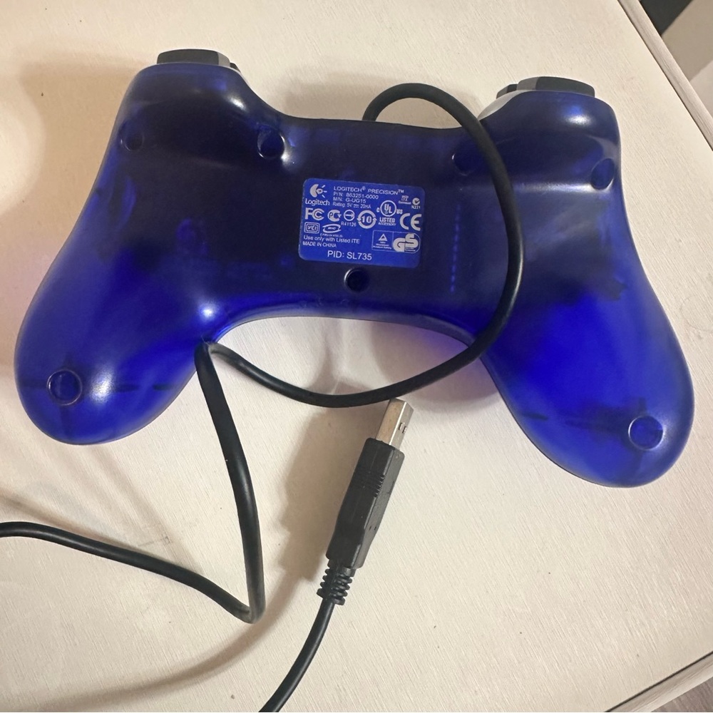 Logitech Precision Controller in Vibrant Blue - Picture 3 of 5